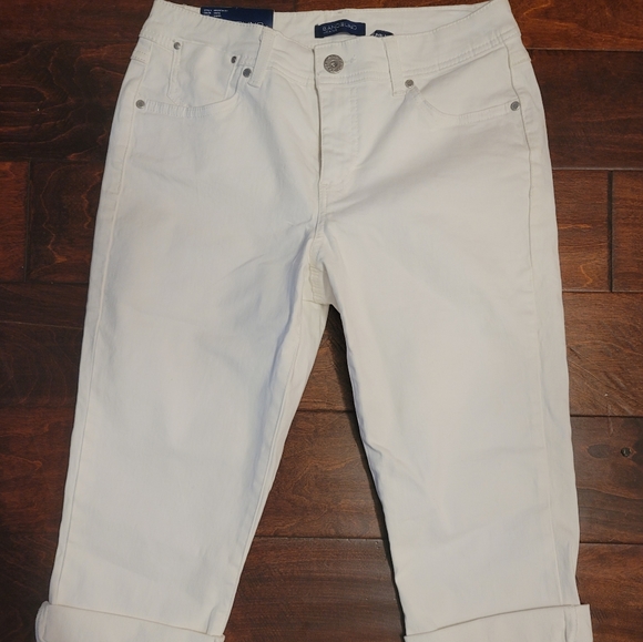 BNWT Bundle of 4 Women's Capris/Shorts - Sizes 6/8 - Picture 9 of 16